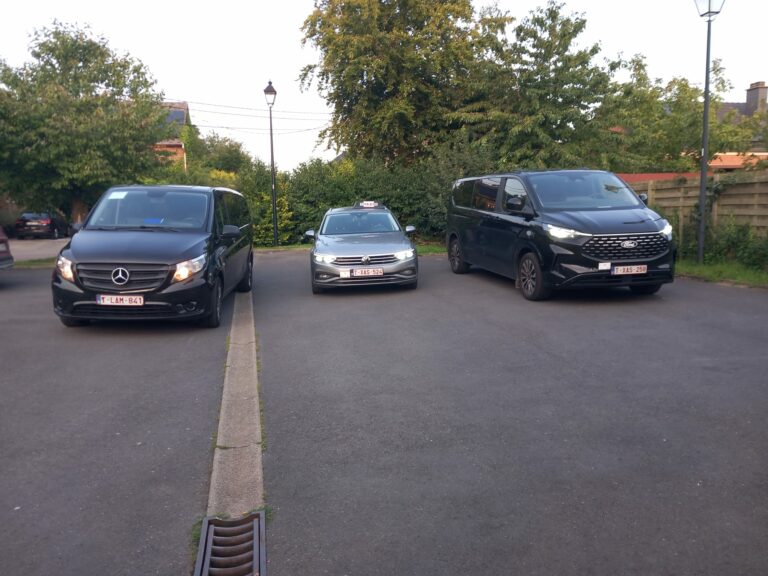 Prix taxi Namur selon le véhicule : berline VW Passat et minivans Mercedes et Ford
