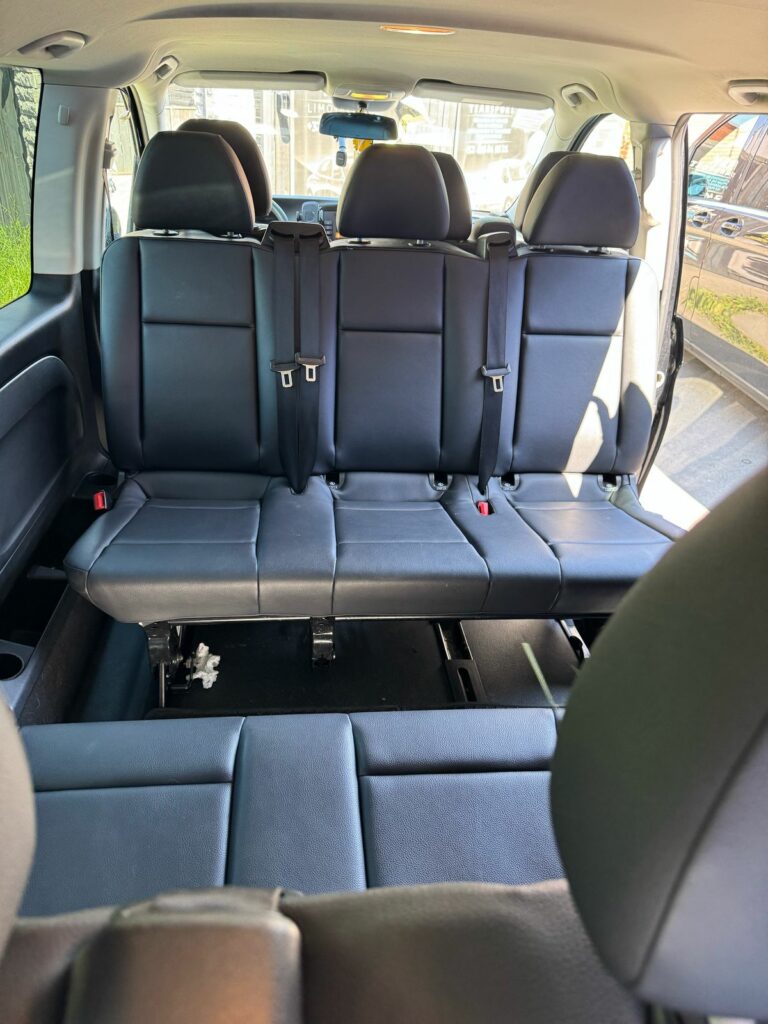 Banquette arrière du Mercedes Vito : de la place pour les enfants et les bagages