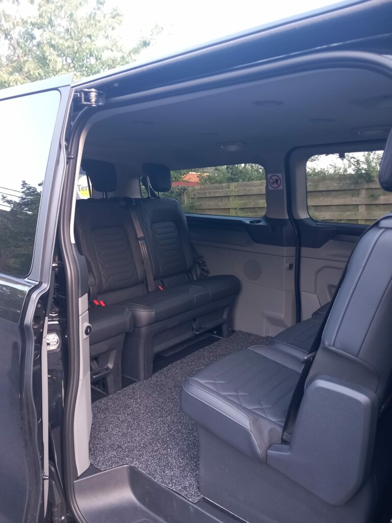 Sièges du minivan Taxi Namur pour voyager en famille jusqu’à Roissy