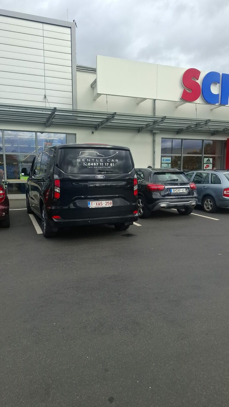 Taxi Namur Bruxelles : minivan noir garé avant un départ vers la capitale