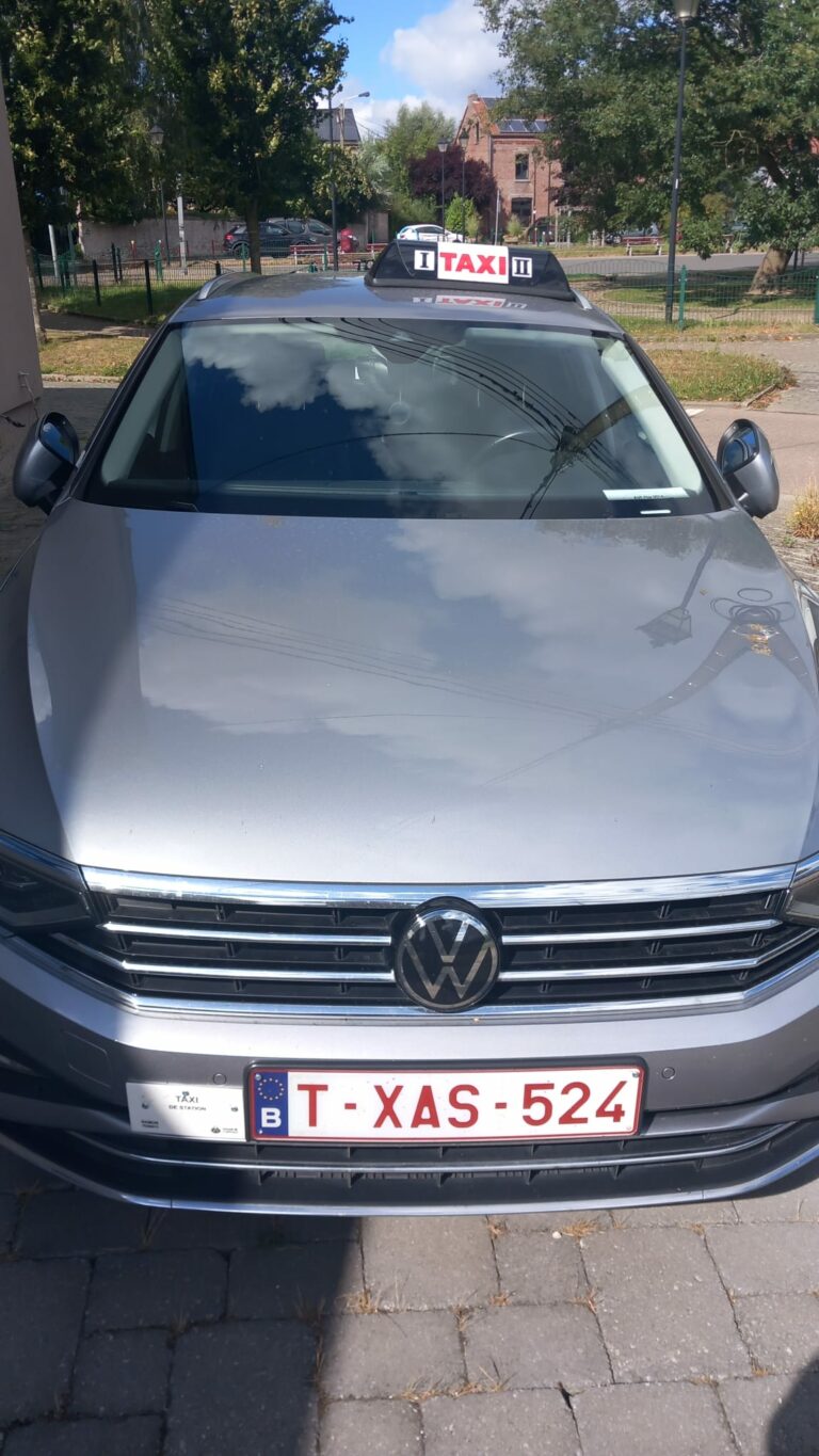 VW Passat Taxi Namur vue de face, prête pour le premier train au départ de Namur