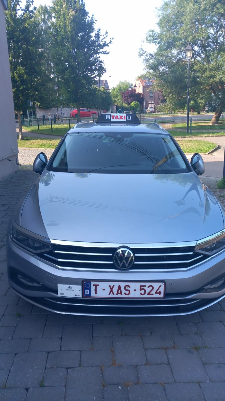 VW Passat Taxi Namur dans une allée, réservée pour une prise en charge à la gare