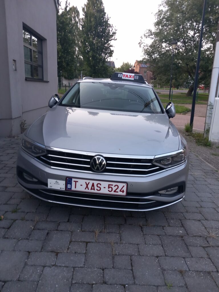 VW Passat Taxi Namur vue de face, prête pour le transfert à Roissy-Charles-de-Gaulle