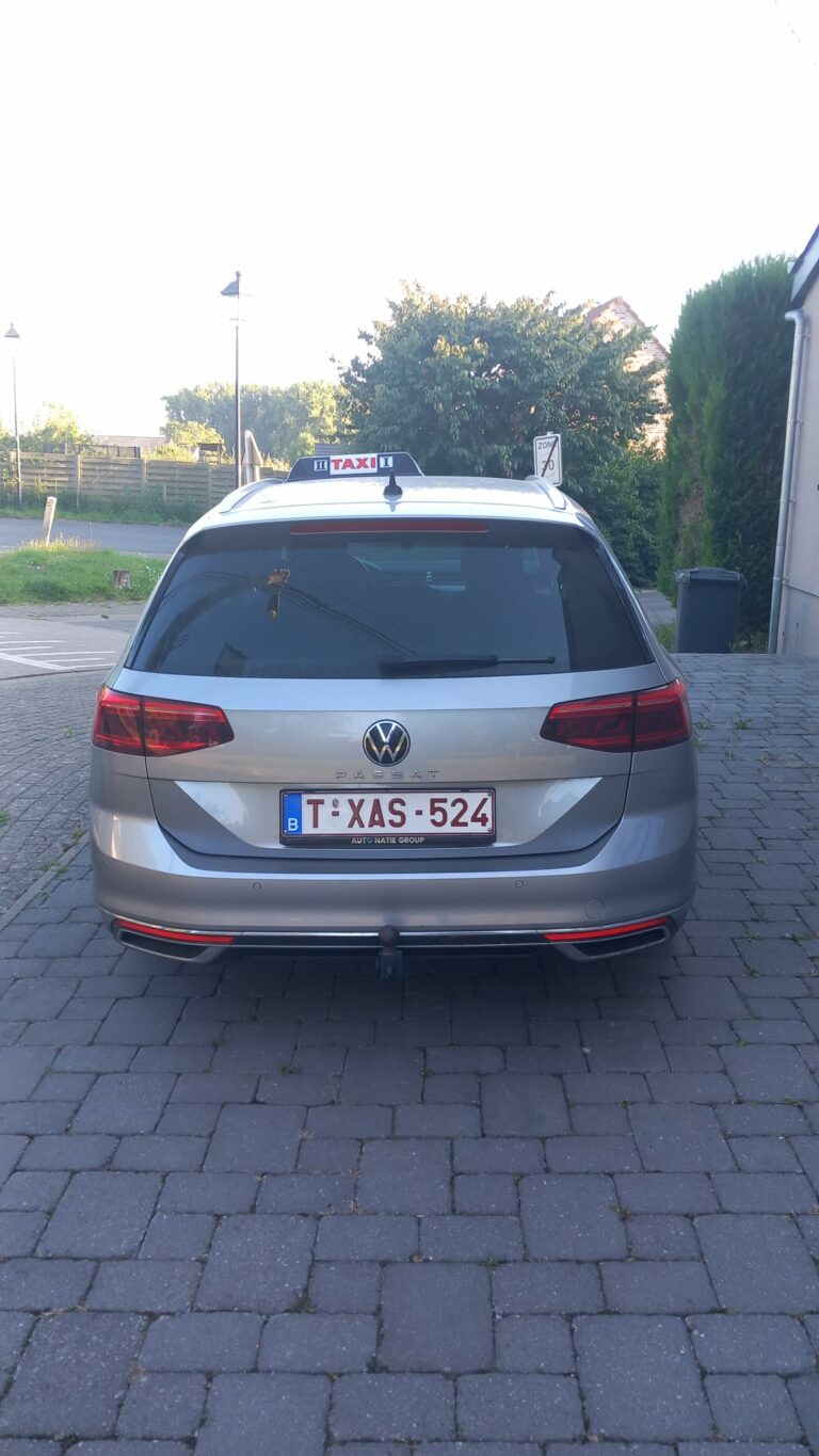 Taxi Namur aéroport Lille : VW Passat break prêt pour la route vers Lesquin