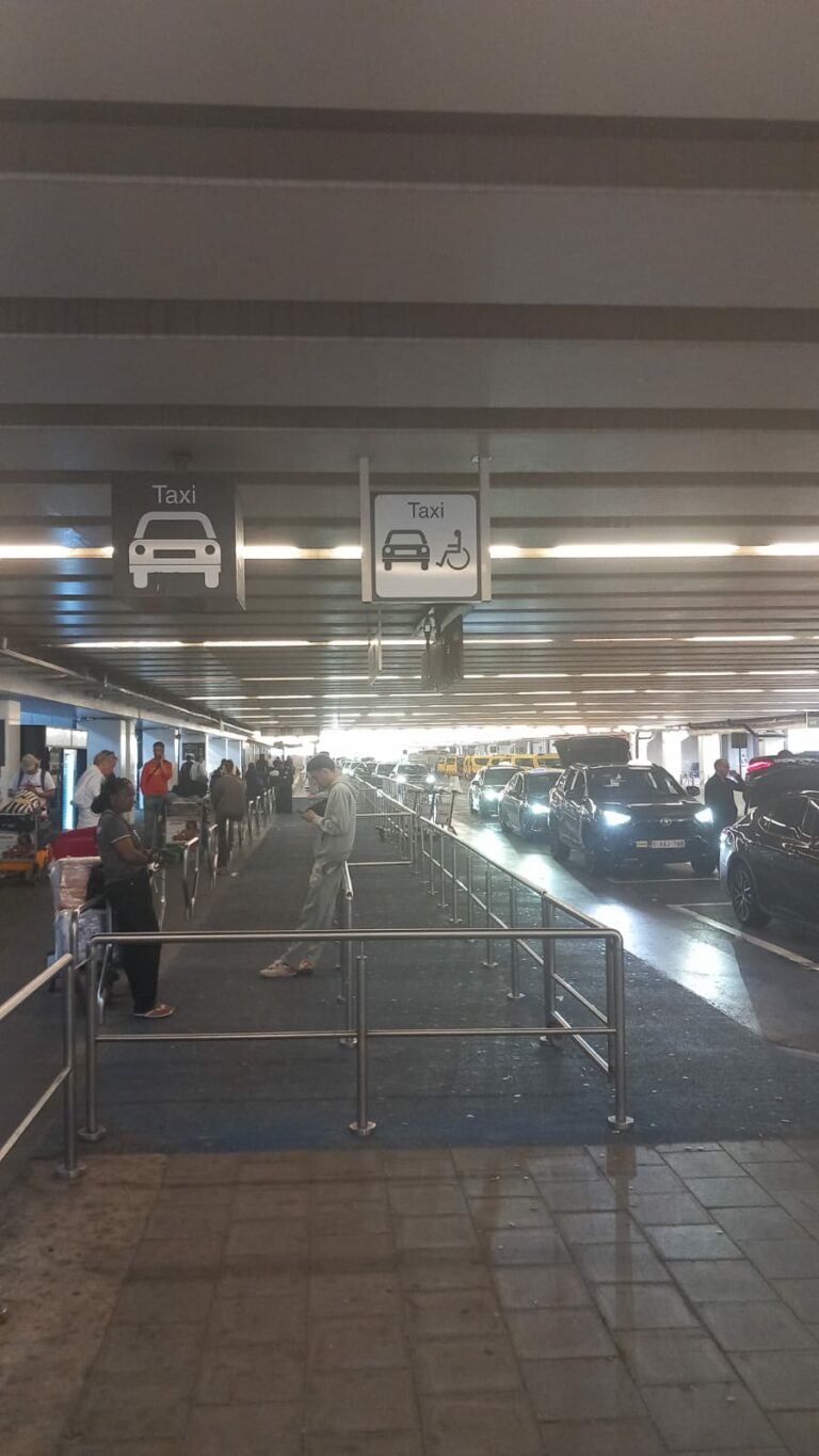 Zone taxi de l’aéroport, point de rencontre avec votre chauffeur Taxi Namur